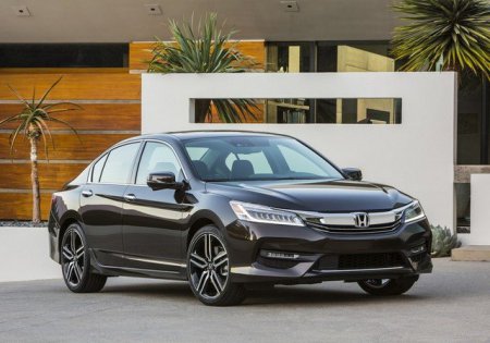 Honda представила публике обновленный седан Accord