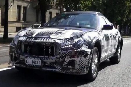Кроссовер Maserati Levante засняли на дорожных тестах в Италии